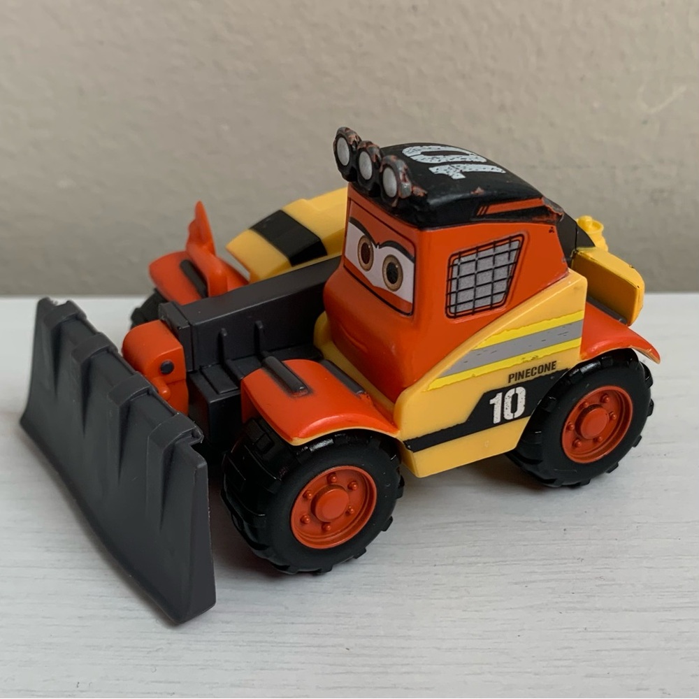 Disney Pixar Planes Fire & Rescue Pinecone #10 Bulldozer Diecast Vehicle 1:55